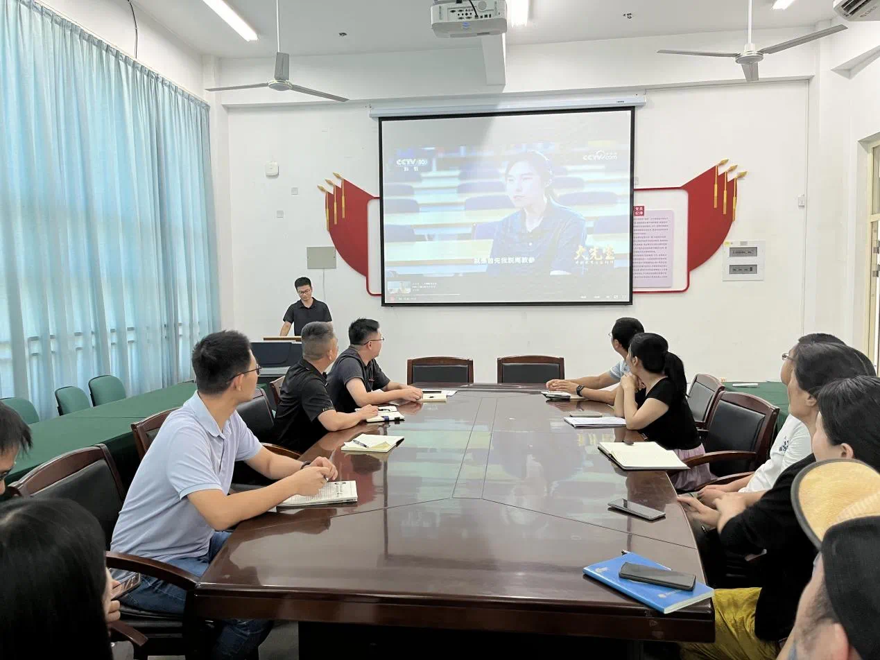 信息工程系教工党支部开展“重师德、塑师表、强师能”主题党日活动