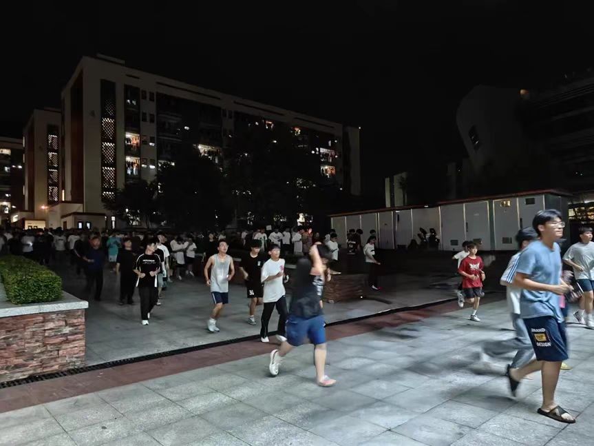 携手抗“震”，以练为盾||信息工程系组织参加学院地震逃生演练