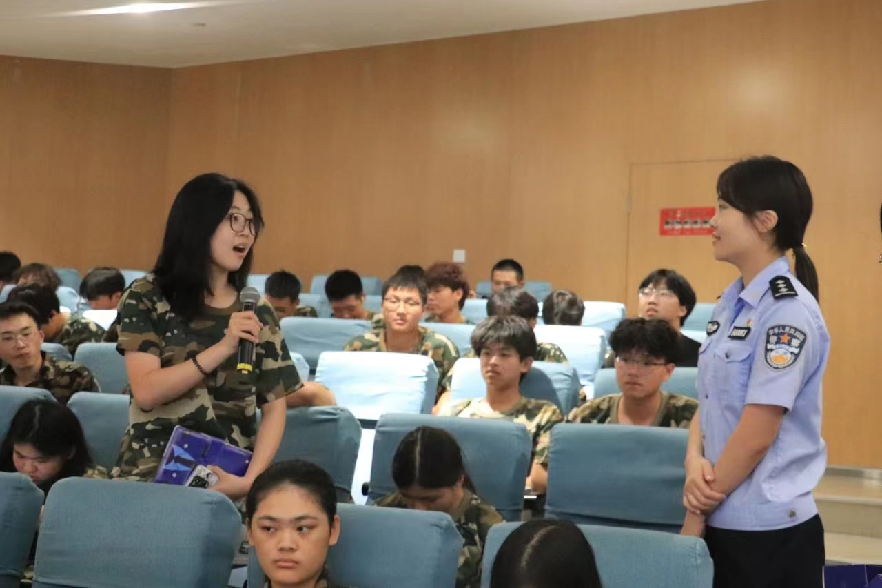 安全启航，青春同行 2024级信息工程系新生参加安全教育宣讲活动