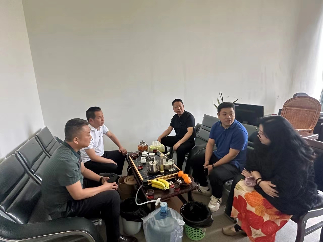 优秀校友回访母校 共话成长与发展