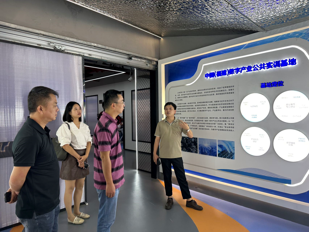 察实情、听心声、办实事——信息工程系教师一行走访校外实训基地